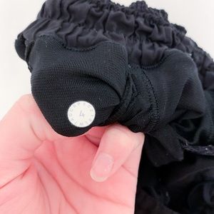 Black lululemon hotty hot shorts 2.5”